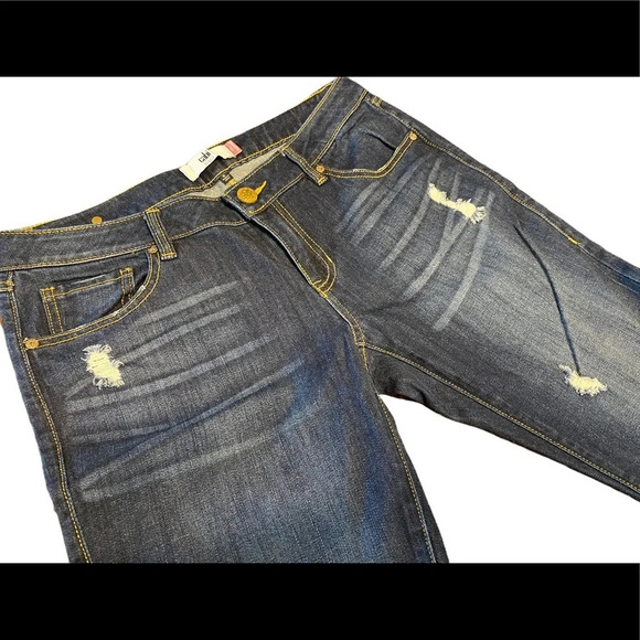 Cabi Jeans Slim Boyfriend Distressed - Picture 3 of 7